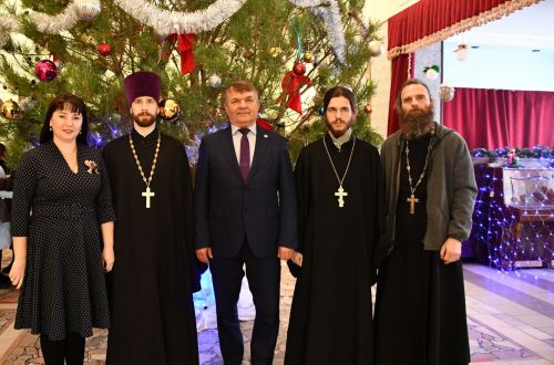 Аксу артисчӗсем халăха савăнăç парнелеме пӗлеççӗ