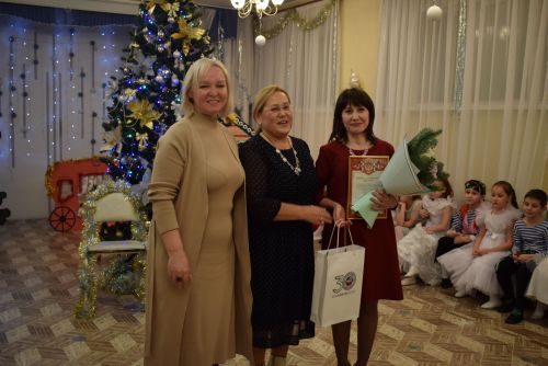 Хусанта вырăс, тутар, мари ачисене чăвашла юрлаттараяççӗ пулсан, чăваш ялӗсенчи садиксенче мӗн чăрмантарать-ши?