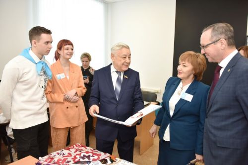 ПӖР ФРОНТРА ӖÇЛЕМЕЛЛЕ