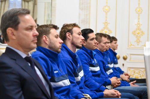 Рустам Минниханов арçынсен «Зенит-Казань» волейбол клубне Раççей Кубокӗнче çӗнтернӗ ятпа саламланă