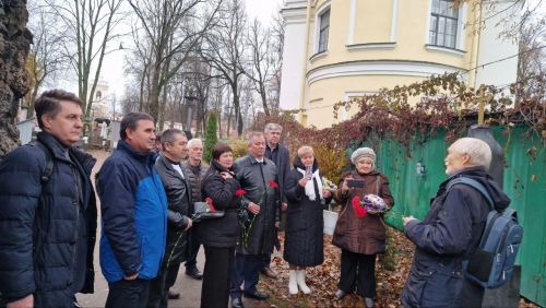 Иакинф Бичурин палăкӗ умӗнче пуç тайса таврăнтăмăр