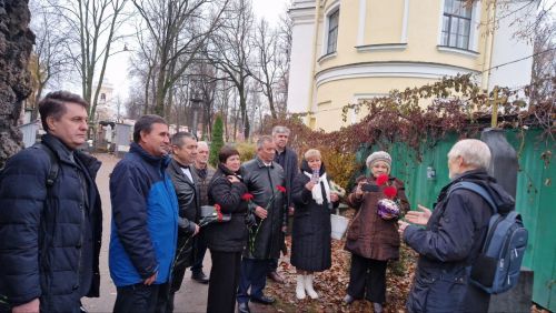 Иакинф Бичурин палăкӗ умӗнче пуç тайса таврăнтăмăр