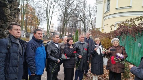 Иакинф Бичурин палăкӗ умӗнче пуç тайса таврăнтăмăр