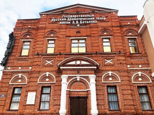 Паян Пӗкӗлме хулинче Алексей Баталовăн асăну хăмине уçаççӗ