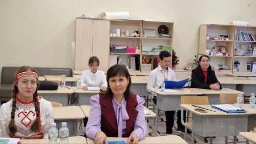 Паян Хусанта шкул ачисен тĕпчев конференцийĕ иртет