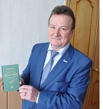 Валери Туркая «Литературăри тава тивӗçлӗ ӗçсемшӗн» паллăпа чысланă!