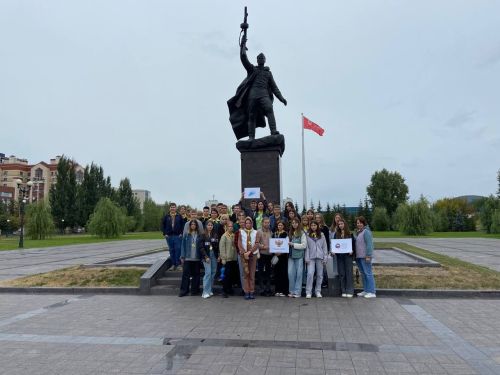 Тутарстан Республикинче 2024 çулта та шкул ачисене Тăван Çӗршывăн Аслă вăрçи вăхăтӗнче тунă республикăн çитӗнӗвӗсемпе малалла паллаштарӗç