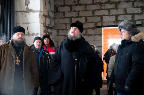 Çӗмӗртлӗре тăвакан чиркӗвӗн куполӗсемпе хӗресӗсене светить турӗç
