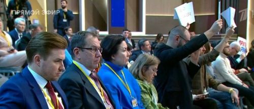 Раççей Президентне Владимир Путина çӗршывра пурăнакансем кăна мар тӗнче те хăлха тăратса итлерӗ