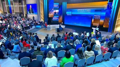 Раççей Президентне Владимир Путина çӗршывра пурăнакансем кăна мар тӗнче те хăлха тăратса итлерӗ