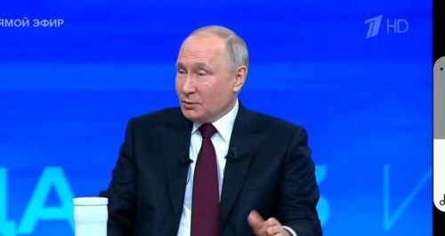 Раççей Президентне Владимир Путина çӗршывра пурăнакансем кăна мар тӗнче те хăлха тăратса итлерӗ