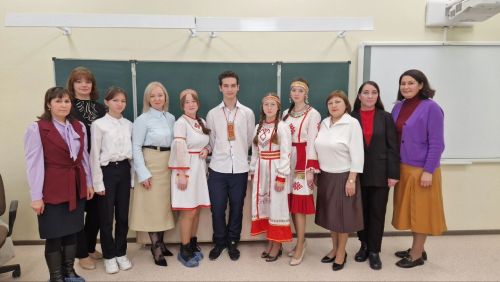 Ачасем чăвашла акцентпа калаçаççĕ. Мĕншĕн?