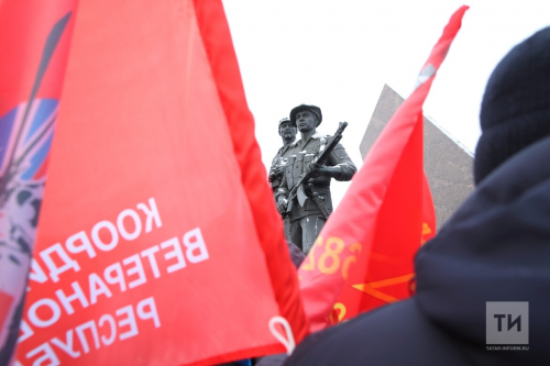 Хӗсмет тивӗҫне Тӑван ҫӗршыв тулашӗнче пурнӑҫланӑ салтаксене асӑнмалли кун