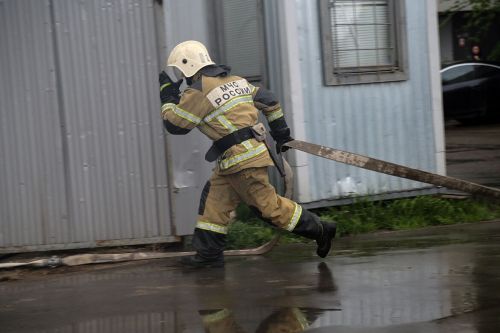 Машина çунтаракана хăвăрт йӗрлесе тытнă