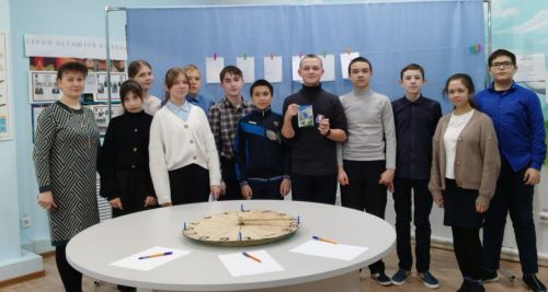 Çӗнӗ Упири Петр Васильевич Дементьев музейӗнче ачасем хăйсен вырăс чӗлхипе пӗлӗвне тӗрӗсленӗ