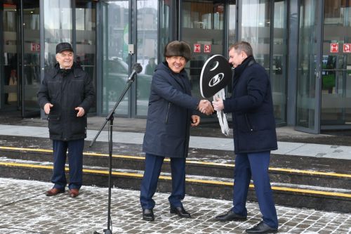 Рустам Минниханов республикăри ял хуçалăх управленийӗсене машинасем панă