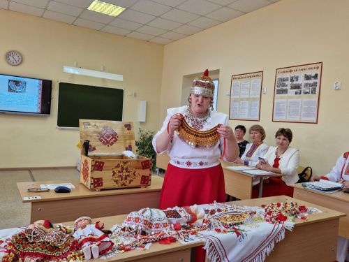 ÇӖНТЕРӲ УДМУРТ ЧӖЛХИНЕ ВӖРЕНТЕКЕНЕ КУÇРӖ