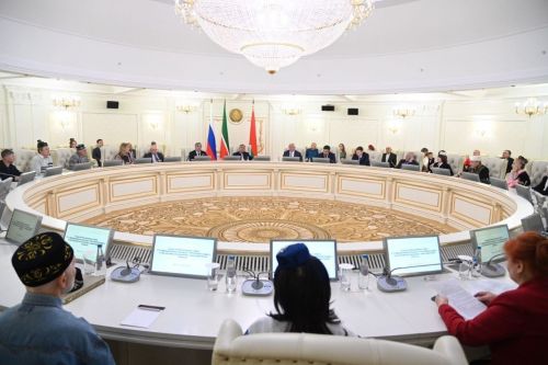Рустам Минниханов Беларусьри тутар обществисен представителӗсемпе тӗл пулнă