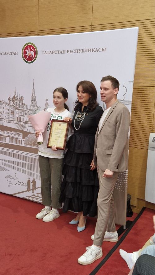 Лейла Фазлеева «Созвездие - Йолдызлык» фестивале хутшӑнакансене Пӗтӗм тӗнчери ачасене хӳтӗлемелли кун ячӗпе саламларӗ тата ТР Раисӗн стипендийӗсене пачӗ