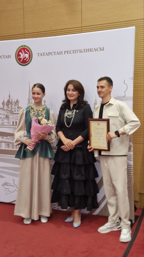 Лейла Фазлеева «Созвездие - Йолдызлык» фестивале хутшӑнакансене Пӗтӗм тӗнчери ачасене хӳтӗлемелли кун ячӗпе саламларӗ тата ТР Раисӗн стипендийӗсене пачӗ