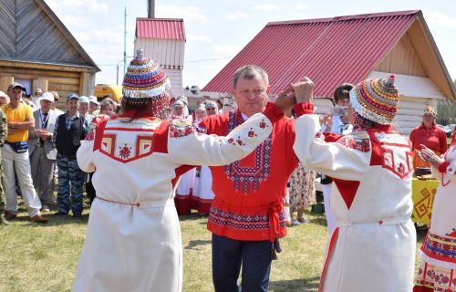 Нурлатри Уява районăн çӗнӗ пуçлăхӗ чăвашла тумланса килчӗ