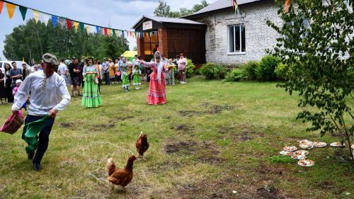 Çак уявăн символӗ – шурă хурăн йывăççи