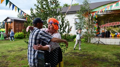 Çак уявăн символӗ – шурă хурăн йывăççи