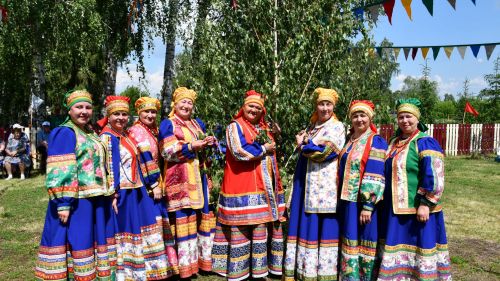 Çак уявăн символӗ – шурă хурăн йывăççи