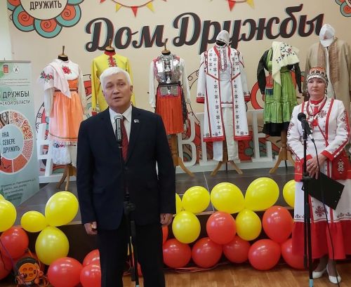 Мурманскра чăвашсем Акатуй ирттерсе тӗрлӗ халăх çыннисене пухрӗç хăйсен тавра