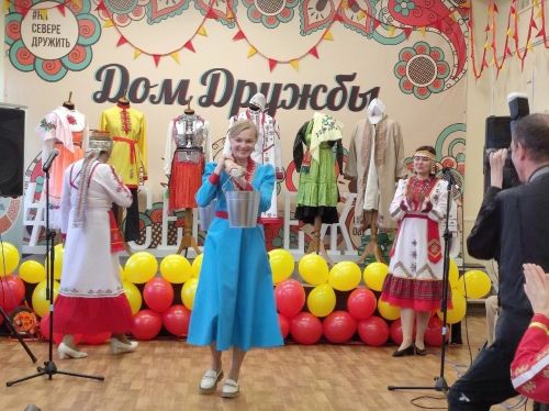Мурманскра чăвашсем Акатуй ирттерсе тӗрлӗ халăх çыннисене пухрӗç хăйсен тавра