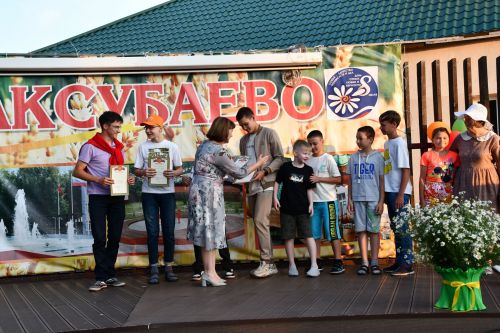 Июлӗн 7-мӗшӗнче Аксури тӗп паркра Çемьепе юрату тата шанчăклăх кунне халалланă уяв мерпориятийӗ иртнӗ