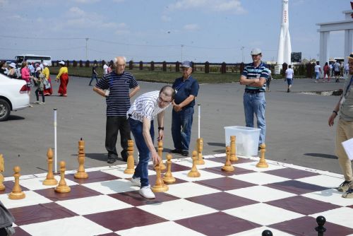 Хӗл Мучи, чесбол, упа, пукане театрӗ