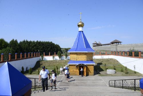 Хӗл Мучи, чесбол, упа, пукане театрӗ
