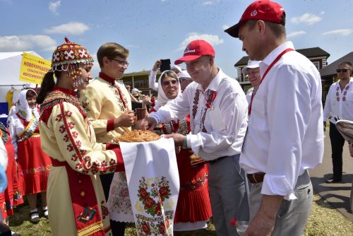 Хӗл Мучи, чесбол, упа, пукане театрӗ