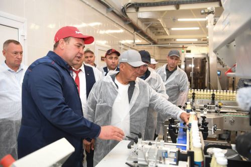 Сиктӗрмери сгущенка цехне Рустам Минниханов килсе курнă