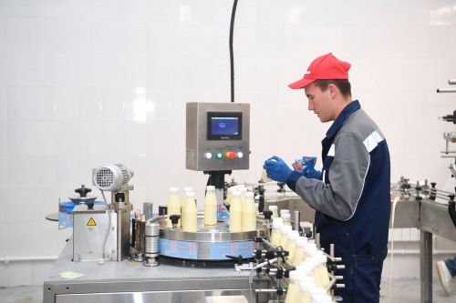 Сиктӗрмери сгущенка цехне Рустам Минниханов килсе курнă