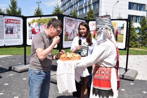 Уяв «Сувартан» пуҫланчӗ