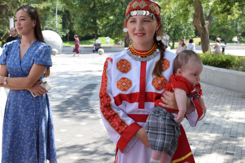 Уяв «Сувартан» пуҫланчӗ