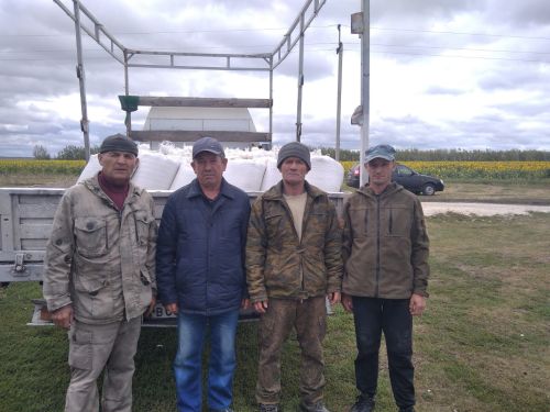 Çĕпрел ветеранĕсем салтак амăшĕсене пулăшаççĕ