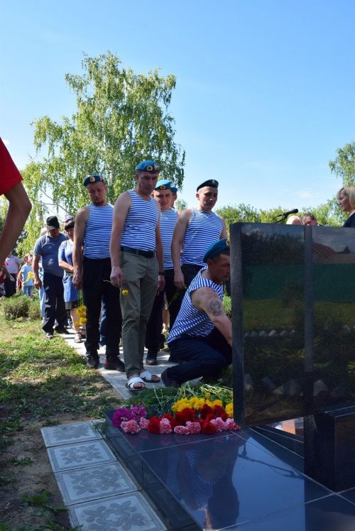 ДЕСАНТНИКСЕНЕ АСĂНСА ВИÇӖ ЯЛТА ПАЛĂК УÇРӖÇ