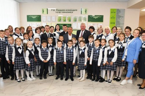 Тутарстан Республикин Раисӗ Рустам Минниханов Пӗлӳ кунӗ ячӗпе саламларӗ
