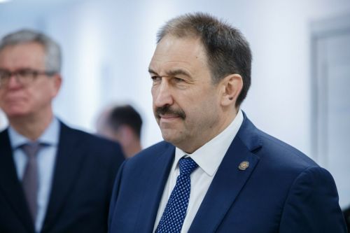 ТР Премьер-министрĕ Алексей Песошин  Тутарстан финансисчӗсене професси уявӗпе саламларӗ