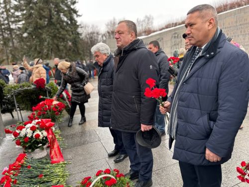 Ленинграда блокадăран хăтарнăранпа 80 çул: Пискарев масарӗнче пытарнă кашни чăваш салтакӗн ятне тупса палăртнă