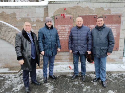 Ленинграда блокадăран хăтарнăранпа 80 çул: Пискарев масарӗнче пытарнă кашни чăваш салтакӗн ятне тупса палăртнă