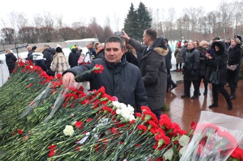 Ленинграда блокадăран хăтарнăранпа 80 çул: Пискарев масарӗнче пытарнă кашни чăваш салтакӗн ятне тупса палăртнă