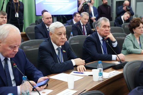 Мускавра иртнӗ ларура парламентарисем Донбаса пулăшассипе çыхăннă закон проекчӗсем ăнăçлă ӗçленине палăртнă