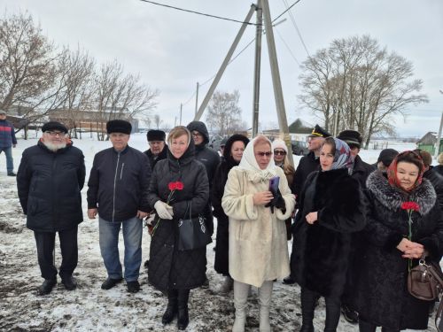 Валентин Урташăн чунӗ сăвви-юррисенче пурăнать