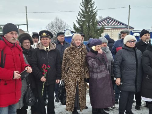 Валентин Урташăн чунӗ сăвви-юррисенче пурăнать