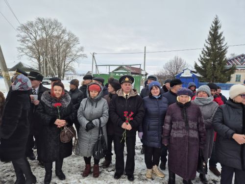 Валентин Урташăн чунӗ сăвви-юррисенче пурăнать