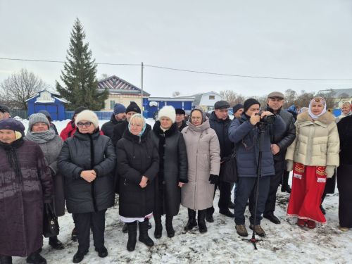 Валентин Урташăн чунӗ сăвви-юррисенче пурăнать